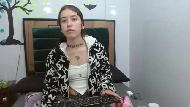 Image 2 of meloddy_collins Stream on Chaturbate on 24 days ago