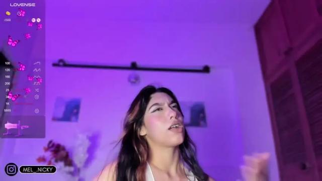Image 4 of melody_everly Stream on Chaturbate on 16 months ago