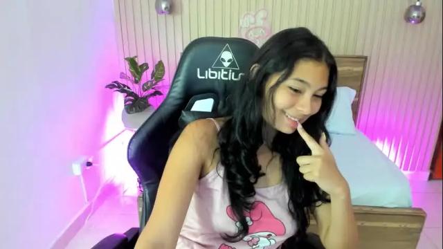 Image 3 of melody_flowers Stream on Chaturbate on 2 months ago