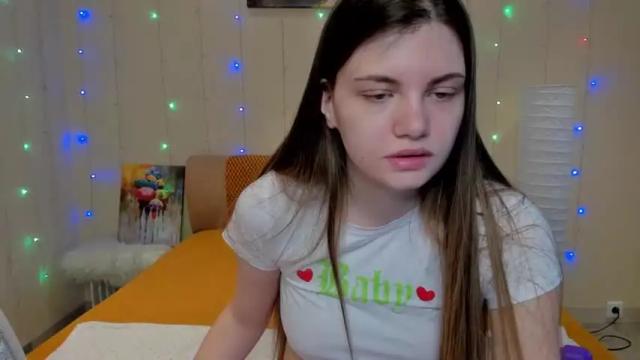 Image 3 of melody_fxy Stream on Chaturbate on 16 months ago