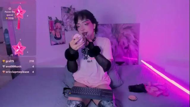 Image 4 of melodybons Stream on Chaturbate on 1 month ago