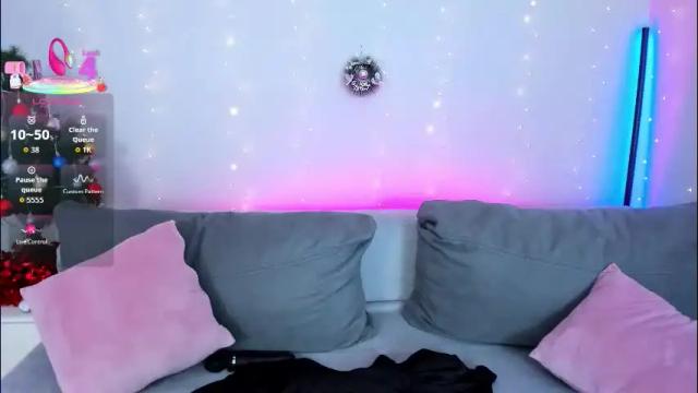 Image 4 of melodyhudson Stream on Chaturbate on 27 days ago