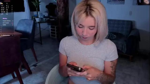Image 4 of melodypetitex Stream on Chaturbate on 1 month ago