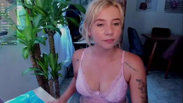 Image 12 of melodypetitex Stream on Chaturbate on 1 month ago