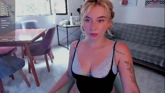 Image 10 of melodypetitex Stream on Chaturbate on 8 days ago