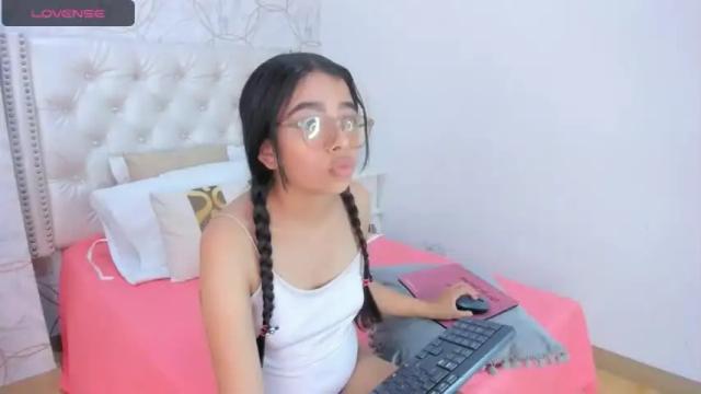 Image 2 of melodyspencer Stream on Chaturbate on 19 months ago