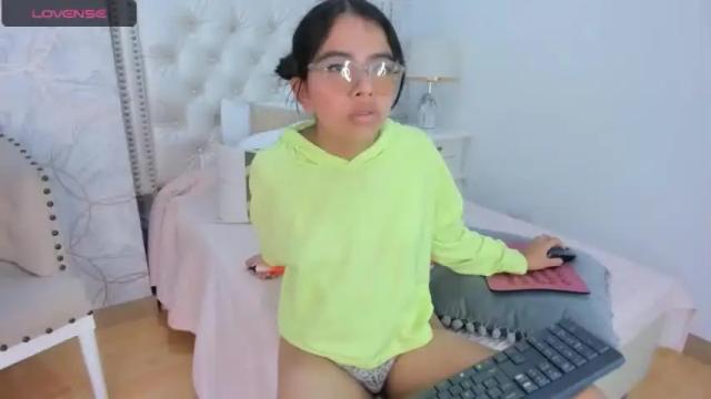 Image 3 of melodyspencer Stream on Chaturbate on 19 months ago
