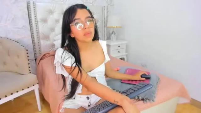 Image 6 of melodyspencer Stream on Chaturbate on 19 months ago