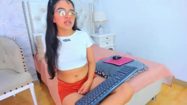 Image 2 of melodyspencer Stream on Chaturbate on 18 months ago