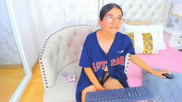 Image 10 of melodyspencer Stream on Chaturbate on 17 months ago