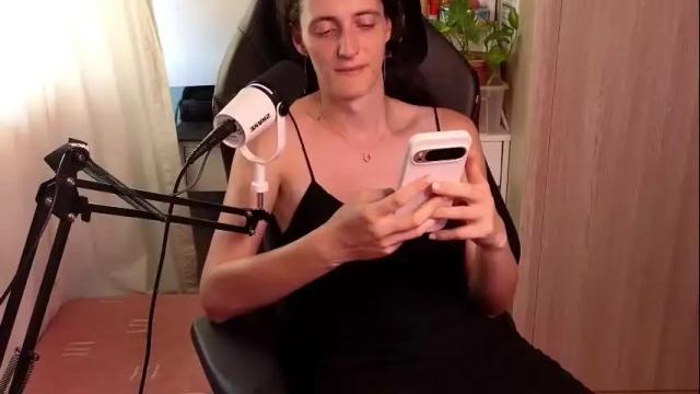 Image 4 of memikouki Stream on Chaturbate on 3 months ago