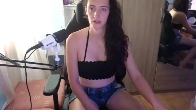 Image 3 of memikouki Stream on Chaturbate on 3 months ago