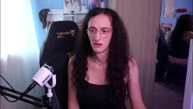 Image 8 of memikouki Stream on Chaturbate on 2 months ago