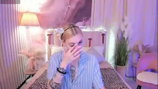 Image 2 of meow_amanda Stream on Chaturbate on 12 days ago