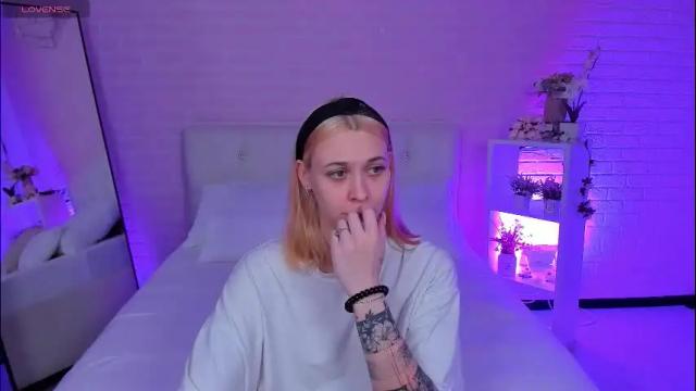 Image 2 of meow_amanda Stream on Chaturbate on 3 months ago