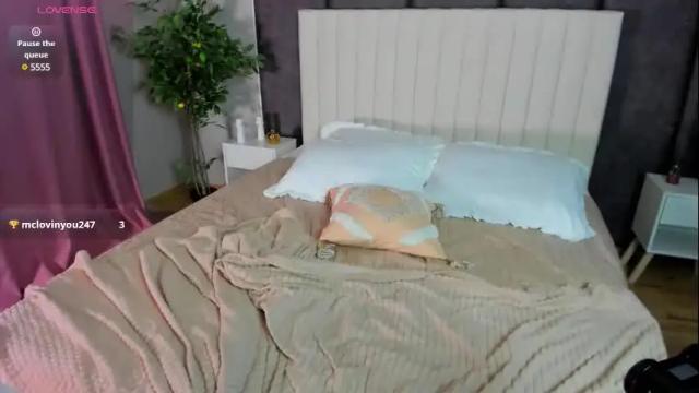 Image 3 of meowrora_ Stream on Chaturbate on 14 days ago