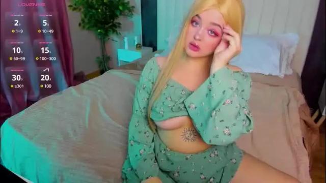 Image 4 of meowrora_ Stream on Chaturbate on 5 months ago