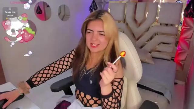 Image 2 of meraki_fraise Stream on Chaturbate on 1 month ago