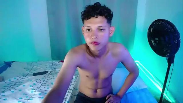 Image 3 of merci_gummy Stream on Chaturbate on 19 months ago