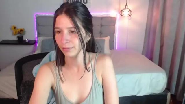 Image 3 of meredith_xx Stream on Chaturbate on 13 months ago
