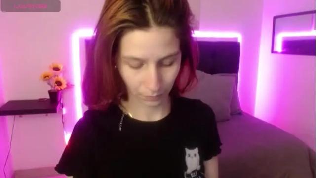 Image 2 of meredith_xx Stream on Chaturbate on 9 months ago