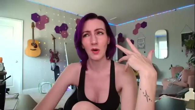 Image 3 of meredithbae Stream on Chaturbate on 4 months ago