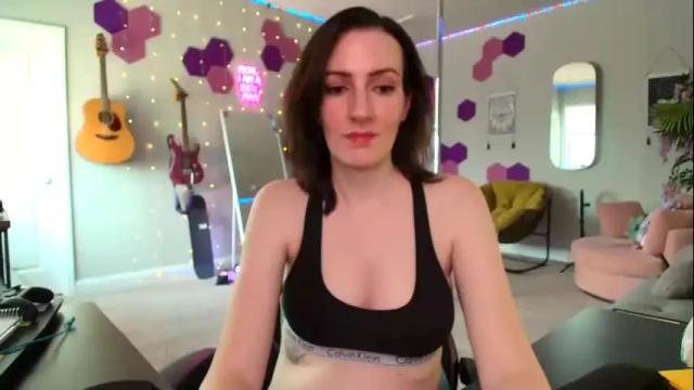 Image 3 of meredithbae Stream on Chaturbate on 1 month ago