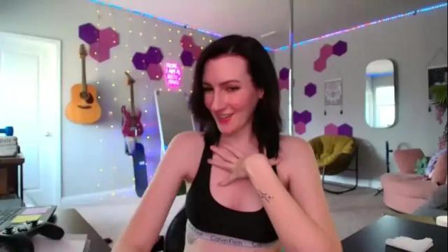 Image 12 of meredithbae Stream on Chaturbate on 1 month ago