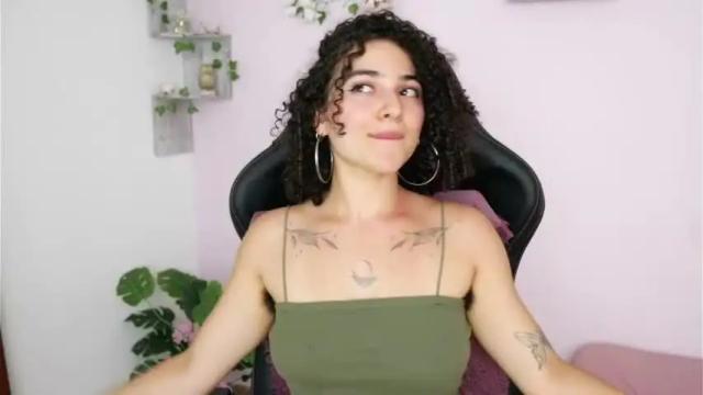 Image 2 of merida_bell18 Stream on Chaturbate on 14 months ago