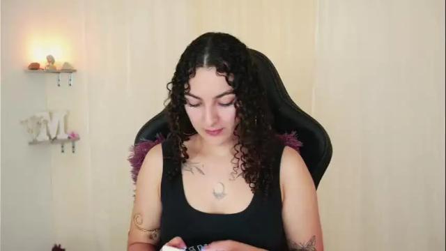 Image 2 of merida_bell18 Stream on Chaturbate on 1 month ago