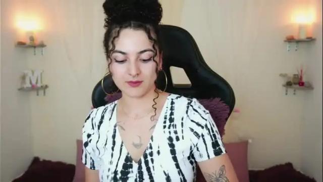 Image 4 of merida_bell18 Stream on Chaturbate on 21 days ago