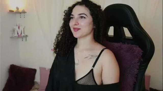 Image 10 of merida_bell18 Stream on Chaturbate on 22 hours ago
