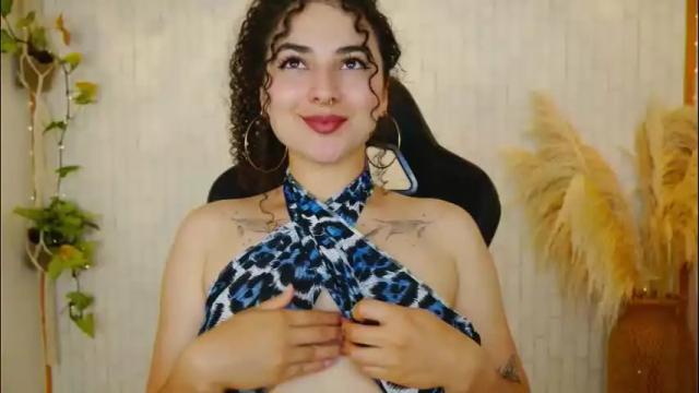 Image 10 of merida_bell18 Stream on Chaturbate on 3 months ago