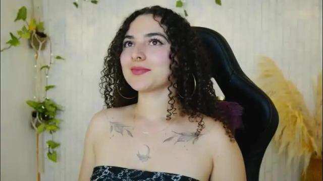 Image 4 of merida_bell18 Stream on Chaturbate on 2 months ago