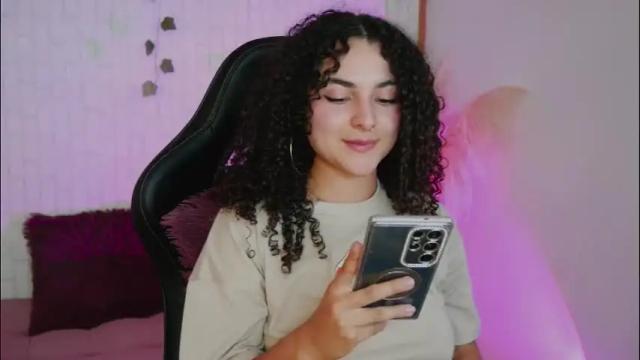Image 11 of merida_bell18 Stream on Chaturbate on 2 months ago