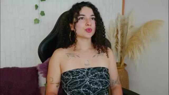Image 7 of merida_bell18 Stream on Chaturbate on 2 months ago