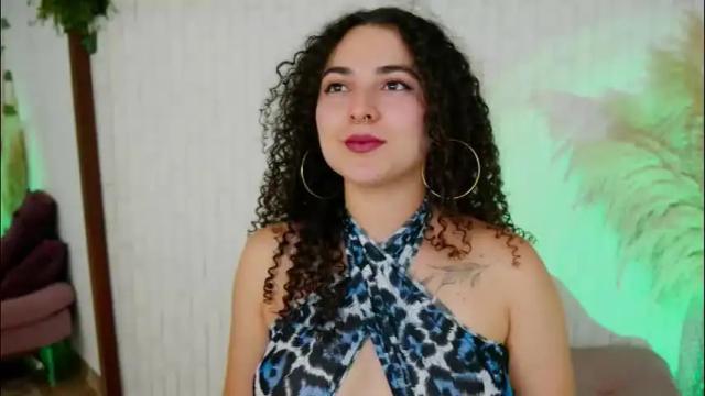 Image 4 of merida_bell18 Stream on Chaturbate on 1 month ago