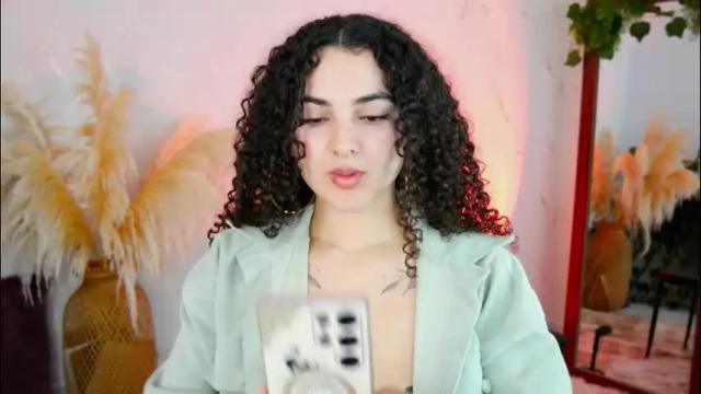 Image 12 of merida_bell18 Stream on Chaturbate on 2 months ago