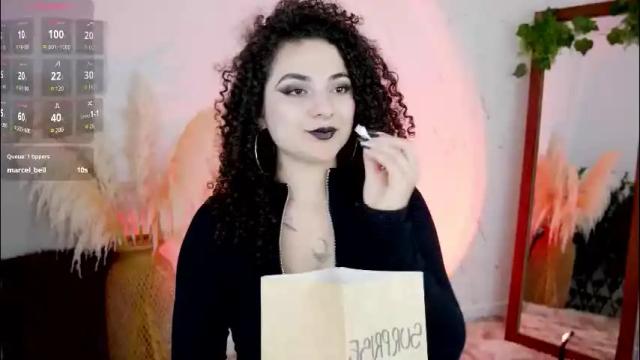 Image 4 of merida_bell18 Stream on Chaturbate on 23 days ago