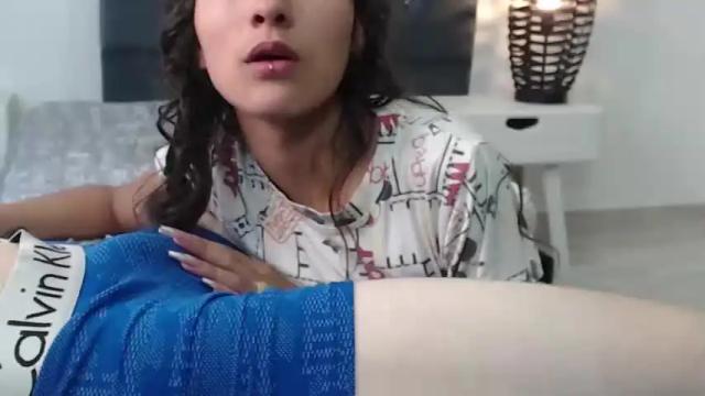 Image 2 of merithxell_wiilfran Stream on Chaturbate on 15 months ago