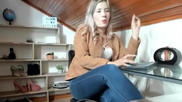 Image 6 of merlinaadams_ Stream on Chaturbate on 14 months ago