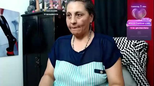 Image 11 of merlyna_goldens Stream on Chaturbate on 1 month ago