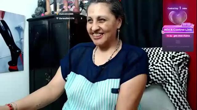 Image 12 of merlyna_goldens Stream on Chaturbate on 1 month ago