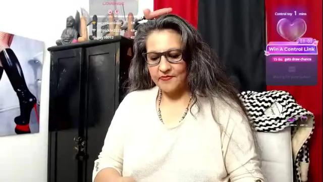 Image 8 of merlyna_goldens Stream on Chaturbate on 1 month ago
