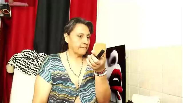 Image 10 of merlyna_goldens Stream on Chaturbate on 1 month ago