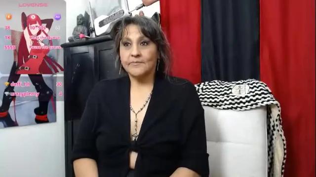 Image 10 of merlyna_goldens Stream on Chaturbate on 1 month ago