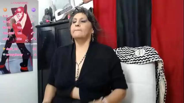 Image 11 of merlyna_goldens Stream on Chaturbate on 1 month ago