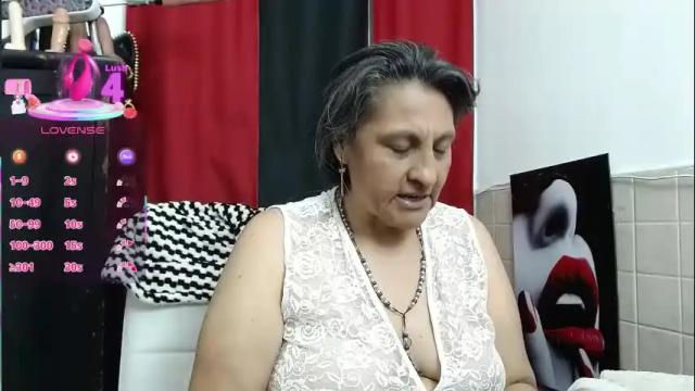 Image 3 of merlyna_goldens Stream on Chaturbate on 12 days ago