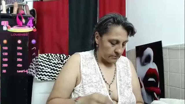 Image 4 of merlyna_goldens Stream on Chaturbate on 12 days ago