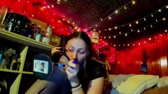 Image 2 of messoftrouble Stream on Chaturbate on 19 months ago